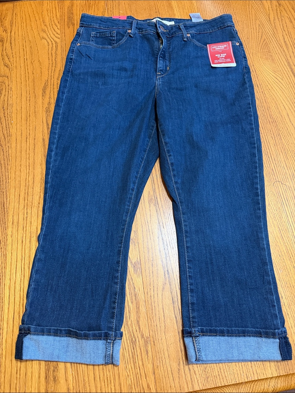 Women’s Dark Blue mid rise size 14 Capri NWT